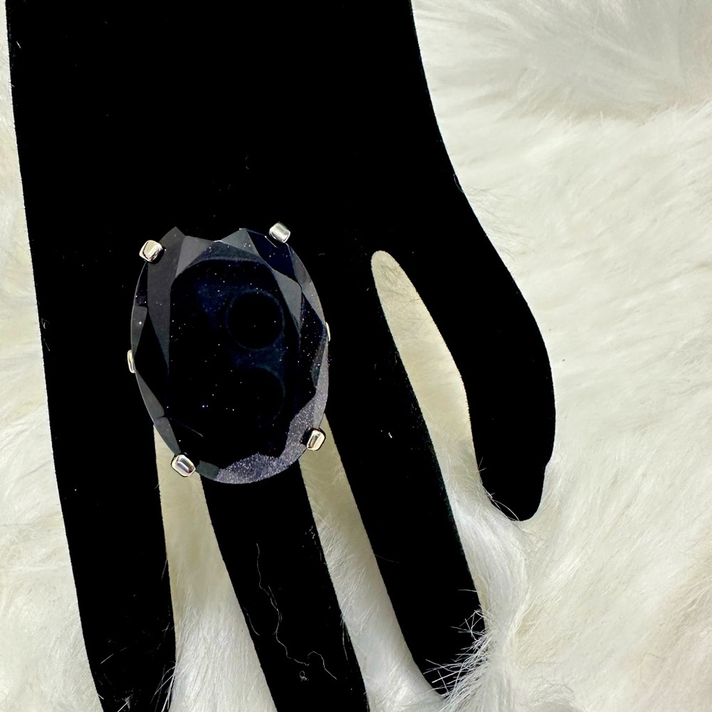 Cocktail Ring! Purplish Black Stone w/ Silver band